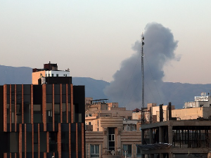 Заоштрава се сукоб на Блиском истоку – Иран одбацује предају, Вашингтон најављује наставак операција