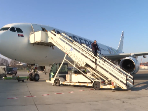 Авион Ер Србије полетео из Београда за Дубаи, евакуисаће око 260 српских држављана