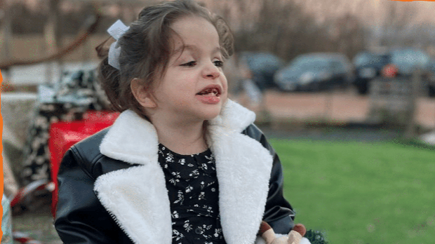 Дечак кренуо на хуманитарно пешачење из Крагујевца за лечење своје сестре Јање