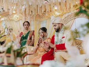 Раскош или пропаст: индустрија венчања у Индији гура породице у дугове 