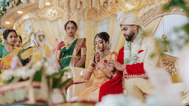 Раскош или пропаст: индустрија венчања у Индији гура породице у дугове 