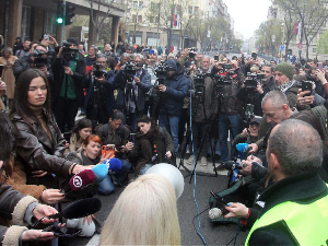 Протест новинара испред Председништва, скуп и у Пионирском парку