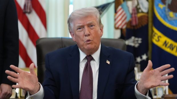 Трамп: Довршавамо посао у Ирану, желимо да уништимо све што имају; Погођен резервоар за гориво на аеродрому у Кувајту