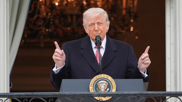 Трамп: Довршавамо посао у Ирану, желимо да уништимо све што имају; Погођен резервоар за гориво на аеродрому у Кувајту