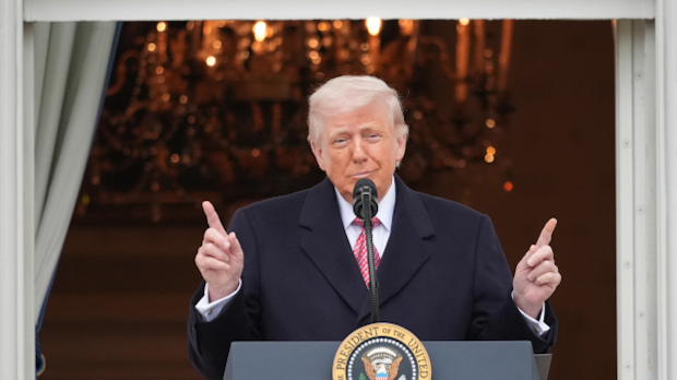 Трамп: Довршавамо посао у Ирану, желимо да уништимо све што имају; Погођен резервоар за гориво на аеродрому у Кувајту