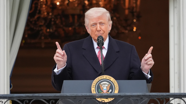 Трамп: Довршавамо посао у Ирану, желимо да уништимо све што имају; Погођен резервоар за гориво на аеродрому у Кувајту