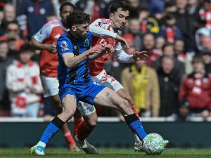 Арсенал се коцка са титулом - Петровићев Борнмут победио "тобџије"