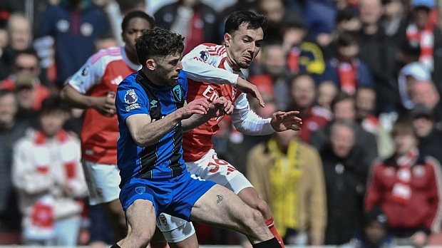 Арсенал се коцка са титулом - Петровићев Борнмут победио 