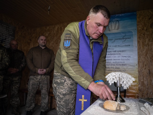 Међусобне оптужбе Кијева и Москве за кршење ускршњег примирја, размењено по 175 заробљеника