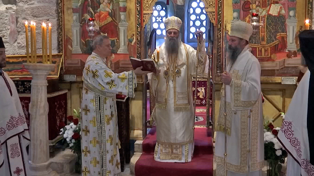 Патријарх Порфирије служио васкршњу литургију у Пећкој патријаршији