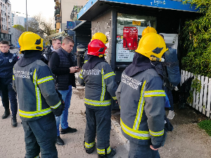 Угашен пожар код аутобуског стајалишта у Новом Саду, ватра захватила ниско растиње