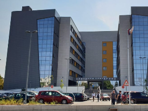 УКЦ Ниш: Девојка повређена у несрећи код Алексинца у животној опасности; Возачу одређен притвор