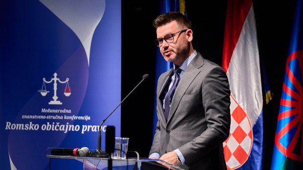 Роми и међународно право