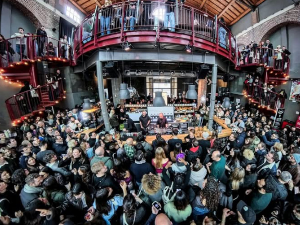 Јутарњи клубови уз капућино, кроасан и ди-џеја, нови урбани тренд „јутарњег провода“