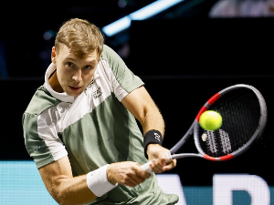 Међедовић победио Де Минора за четвртфинале АТП турнира у Барселони