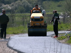 Лесковац: Зашто неки сеоски путеви на санацију чекају и две године