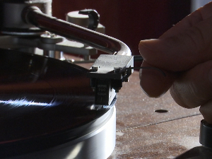 Плоче вредније од злата – винил поново осваја тржиште и нове генерације