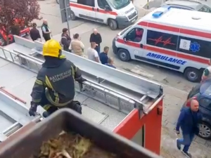 Жена пала са четвртог спрата у Новом Пазару, лекари јој се боре за живот