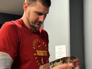 Јокић с новим трофејима у рукама - витрине још богатије