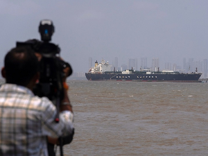 Први крузер прошао кроз Ормуз од почетка рата; Трамп: Иран пристао да преузмемо обогаћени уранијум