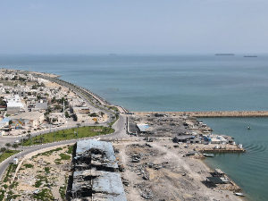 Конвој танкера пролази кроз Ормуз; Иран делимично отворио ваздушни простор