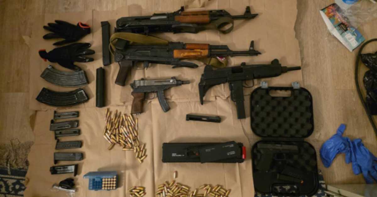 Три особе ухапшене у Београду – заплењени снајпер, експлозив и опрема за паковање наркотика