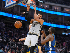 Вембањама крупним корацима иде ка МВП титули, Голден Стејт без шансе против Спарса