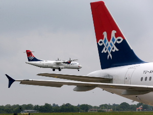 Турбуленције због керозина –  рат на Блиском истоку подиже цене карата и прети летњем реду летења