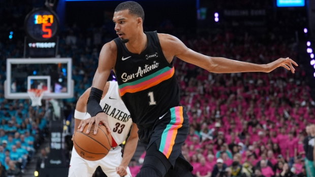 Вембањама оборио рекорд Тима Данкана и победом дебитовао у плеј-офу