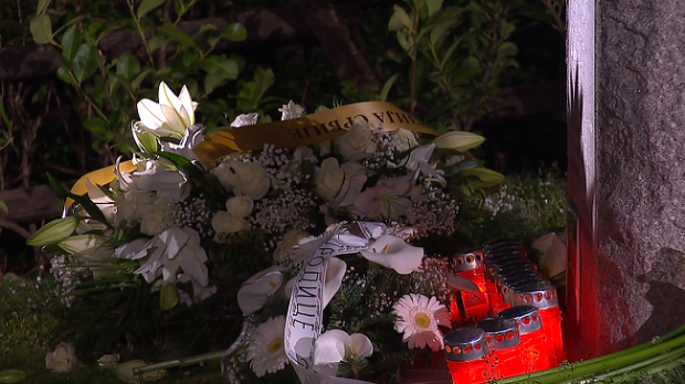 Помен код споменика 