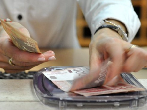 РЗС: Просечна нето зарада у фебруару 116.127 динара, медијална 91.399 динара