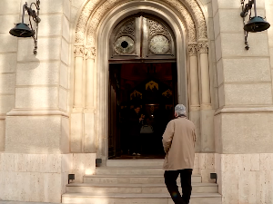 Полиција: Вандал намерно сат времена уништавао православну цркву у Загребу