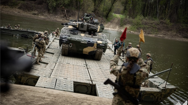 Какву је војску Виктор Орбан оставио Петеру Мађару – моћно оружје и вредни уговори