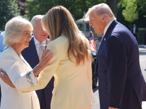 Краљ Чарлс Трећи и краљица Камила у посети Вашингтону, на чају с Трамповима