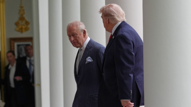 Епстин, Путин и читање са усана – зашто је краљ Чарлс баш сада посетио Трампа