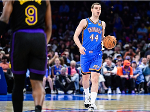 Лејкерси ударили у тврдо против Оклахоме – Дончић се повредио, Топић добио минуте