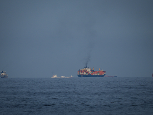 Блокада Ормуског мореуза подигла тензије – Лондон иницира разговоре, страх од новог енергетског удара