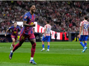 Барселона се мучила са играчем више против Атлетика, Левандовски срећно донео победу вредну титуле