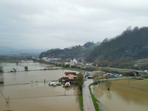 Водостаји Западне Мораве и њених притока у опадању – поплављено више стотина хектара