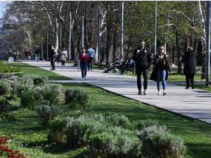 Разведравање и дужи сунчани интервали, температура до 22 степена