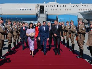 Џеј Ди Венс допутовао у Будимпешту, дочекао га Сијарто - следи састанак са Орбаном