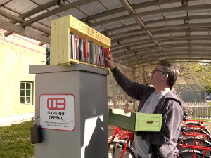 Нови Сад: Шестоаприлска мобилна библиотека Слободана Шушњевића