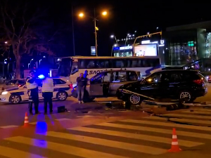 Преминуо младић од последица тешких повреда које је задобио у саобраћајној несрећи синоћ у Новом Саду