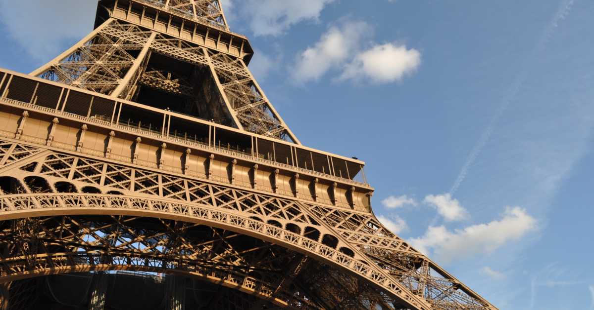  Део Ајфеловог торња на аукцији, очекује се цена и до 150.000 евра