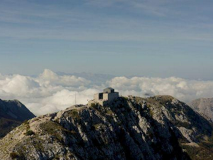 Свевременик Његош: Заветна капела, 2. део