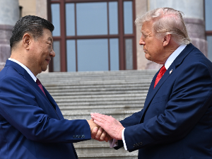 Сведени Си и каубој Трамп – глумац Марко Стојановић анализира говор тела двојице државника