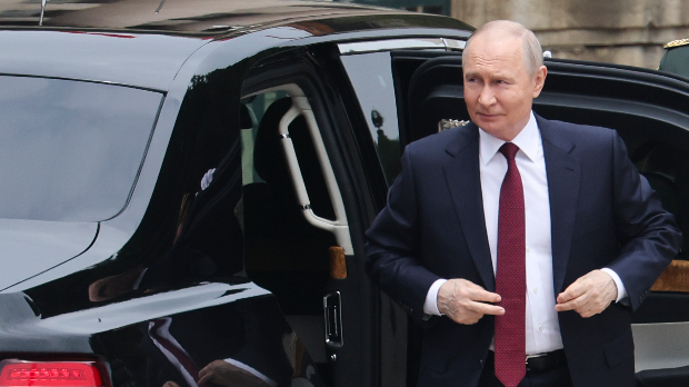Зашто је Путин скинуо сако у Пекингу