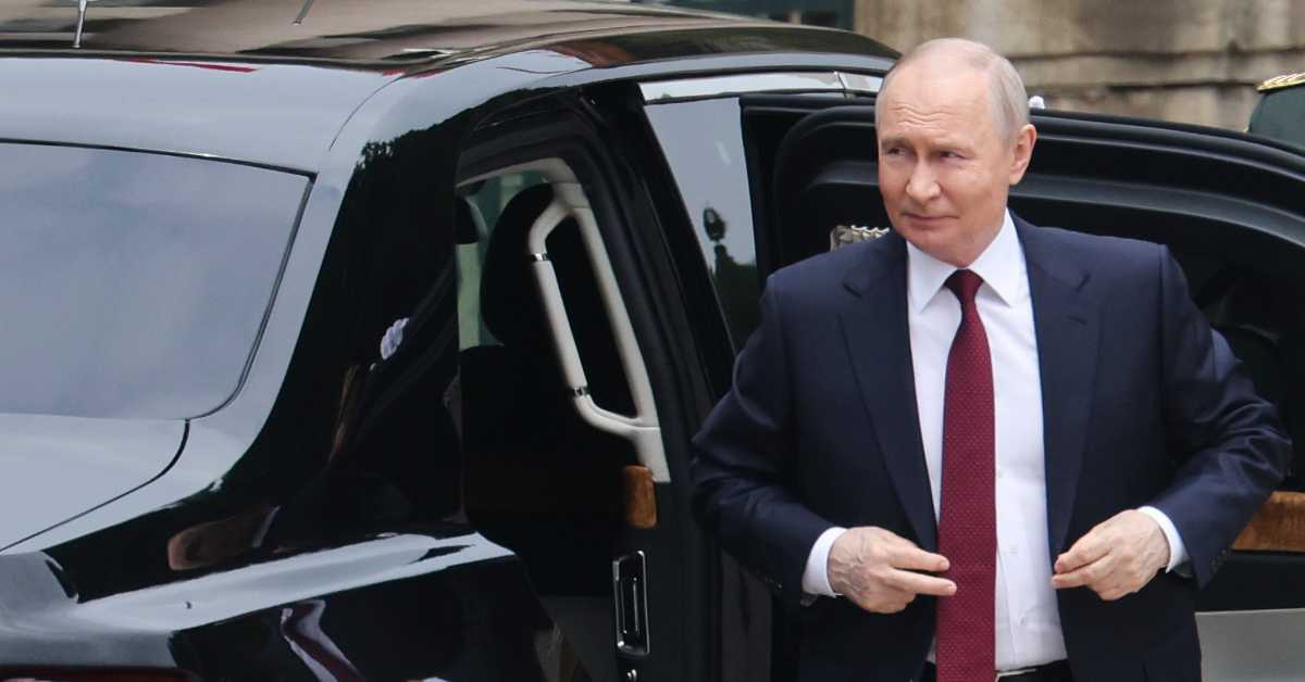 Зашто је Путин скинуо сако у Пекингу