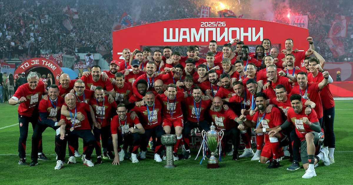 Фудбалерима Црвене звезде уручен трофеј намењен шампиону Србије