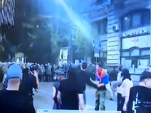 Дачић: Приведене 23 особе, више полицајаца повређено